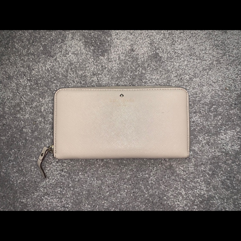 Cream Kate Spade Continental zip around wallet ♠️